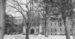 thumbs/CAMPUS 09 MARQUETTE HALL CHRISTMAS 1944.jpg